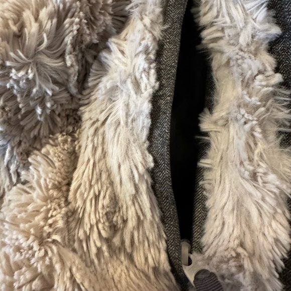 Cabela’s  Women’s Sherpa Lined Grey Hooded Parka. Full Zip. Horn Toggle. - Picture 14 of 14